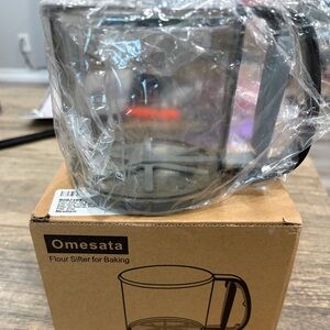 Flour sifter for baking